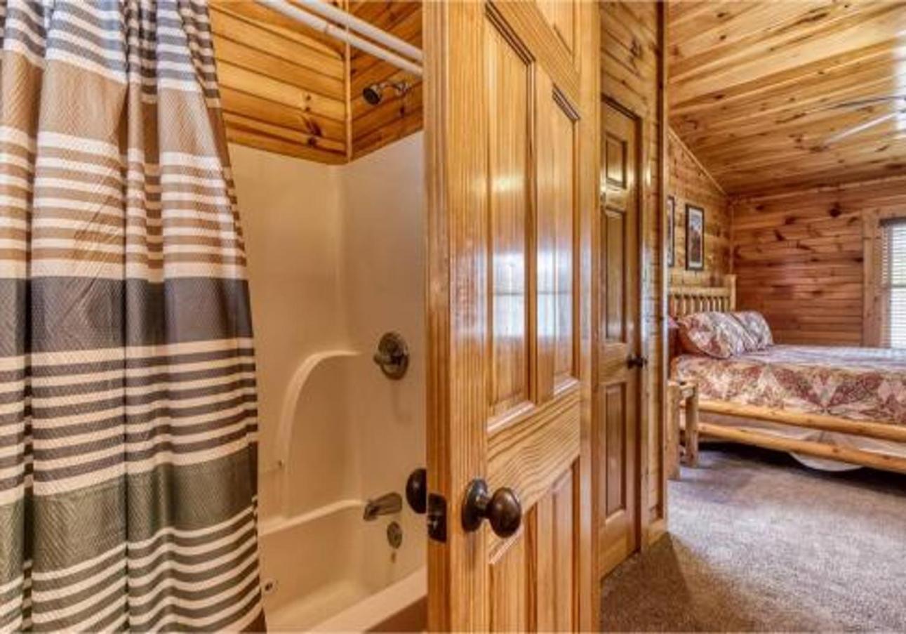 Dreams Come True With This Luxury Cabin! 蓋特林堡 外观 照片