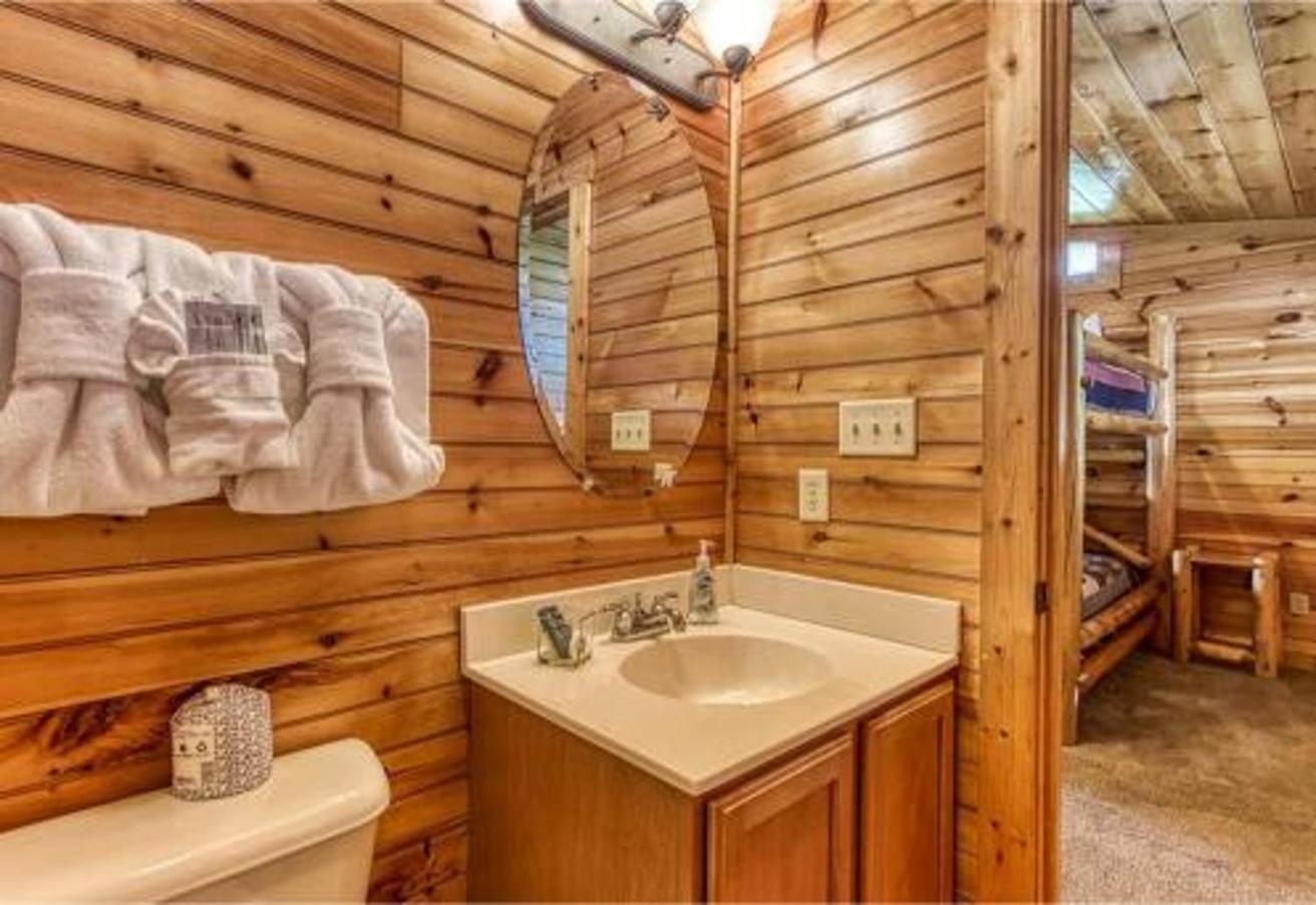 Dreams Come True With This Luxury Cabin! 蓋特林堡 外观 照片