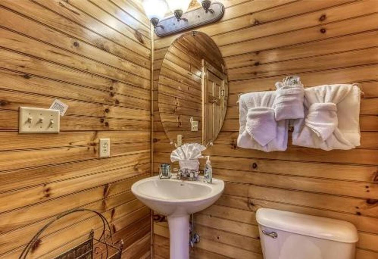 Dreams Come True With This Luxury Cabin! 蓋特林堡 外观 照片
